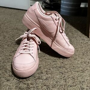 Nike Women's Pink Sneakers